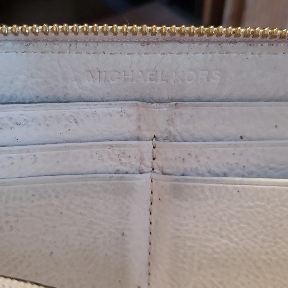 Michael Kors Wallet - Picture 3 of 9